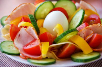 Полезные заправки для салатов - чем лучше заправлять салат?